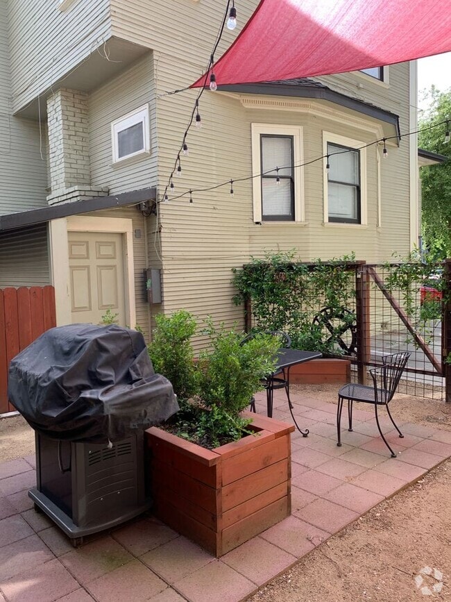 Building Photo - 715 18th St Unit 05 Rental