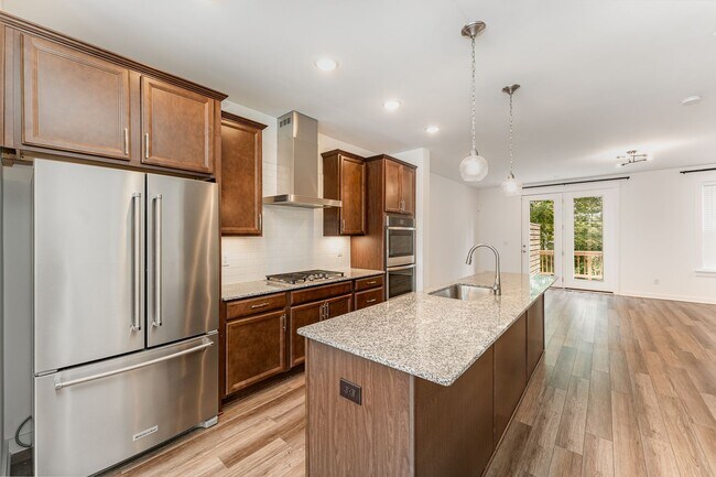 Photo - PRICE IMPROVEMENT! Stunning Ultra-Modern T...