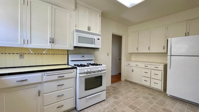 Photo - 1491 Iris St