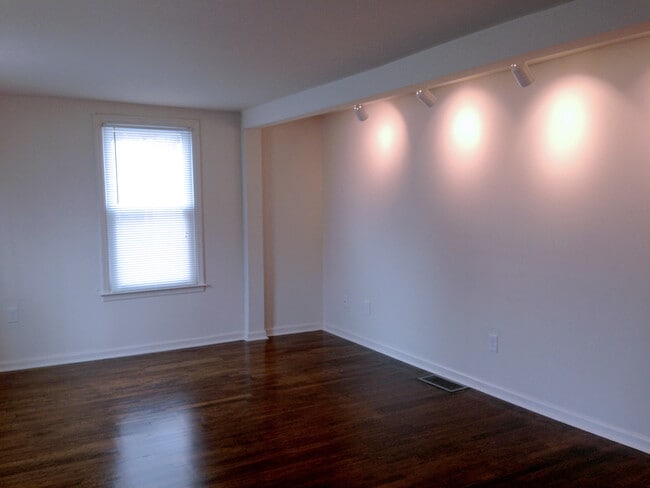 Building Photo - 1736 Main St Unit 1736-1 Rental