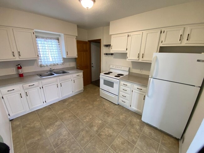 Photo - 404 S Wayland Ave