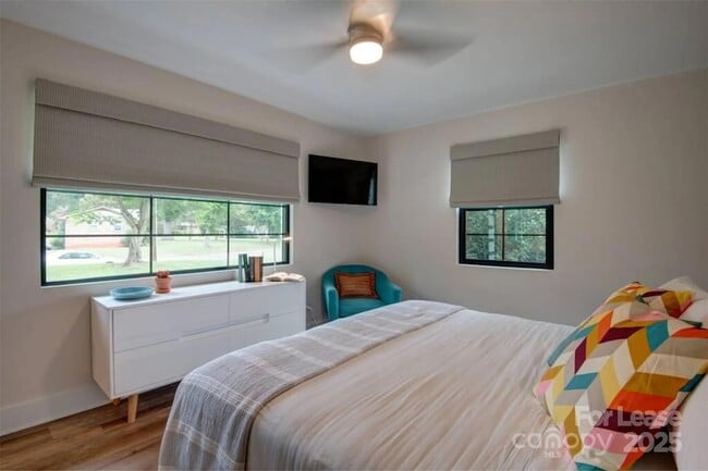 Photo - 3945 Rockfern Rd