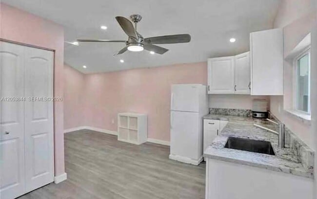 Building Photo - 4300 NE 12th Terrace Unit 0