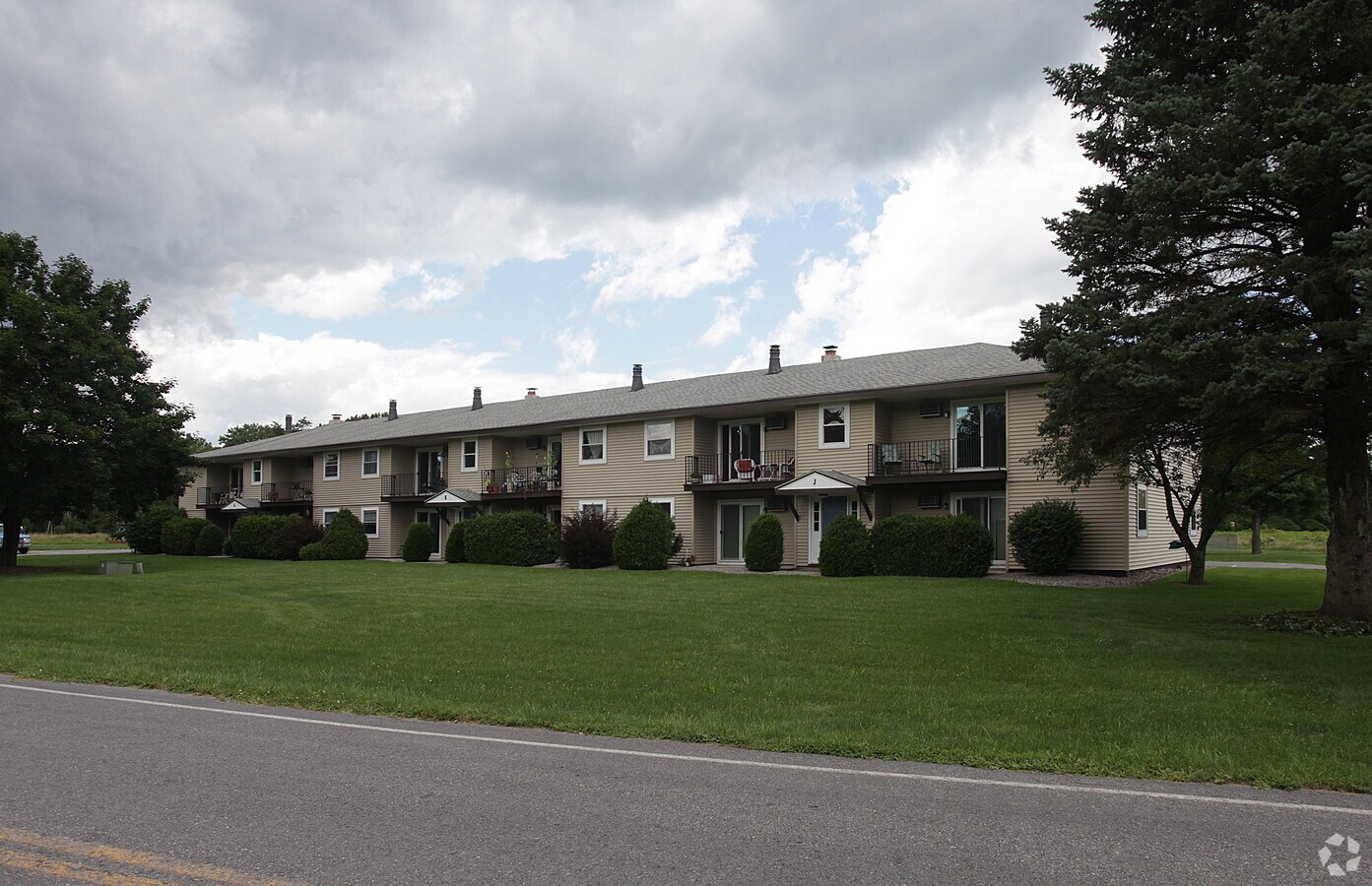 New Carriage House Apartments - New Carriage House Apartments