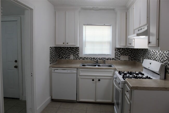 Building Photo - 229 Neyland St