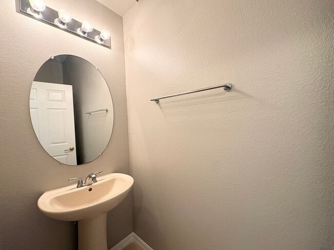 Photo - Gated 3B/2.5B Sanford Townhome ~ Fresh paint! ~ New flooring!