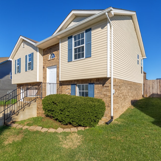 Photo - $1900 - 4 Beds 3 Bath + Bonus Room w/ Massive Fenced Yard