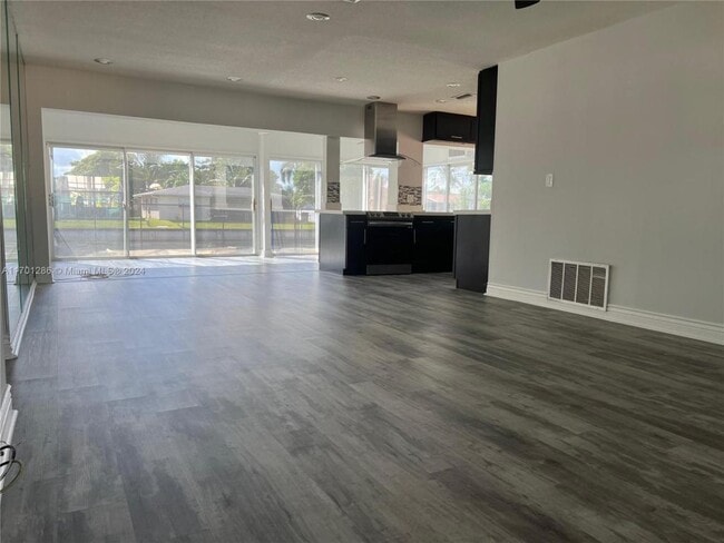 Photo - 5909 NW 67th Ave