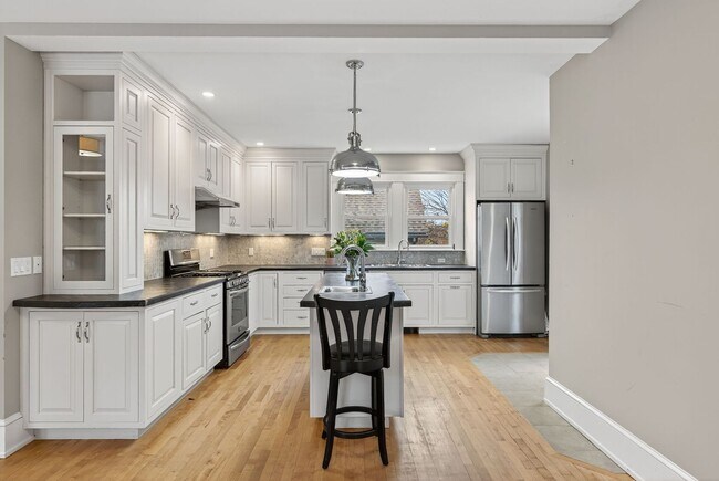 Photo - Sunny Bungalow in Willard Square