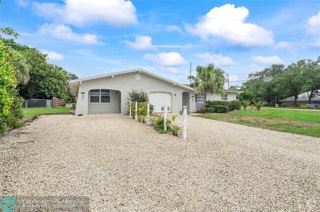 Building Photo - 3317 NE Jeannette Dr Rental