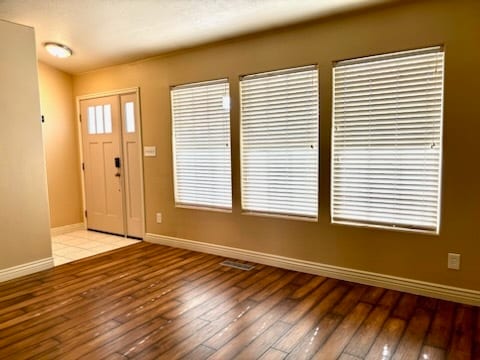 living room as you enter the front of the home - 1261 W 1225 S