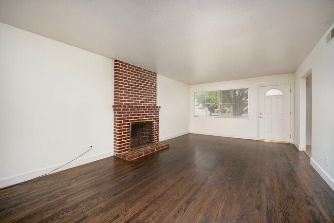 Photo - 1757 Wakefield Way