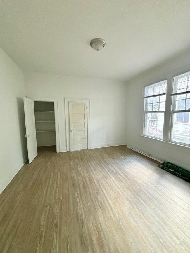 Photo - 203 Bragg St NE