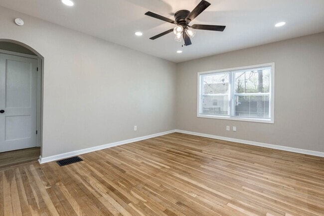 Photo - 2220 Auburn Dr