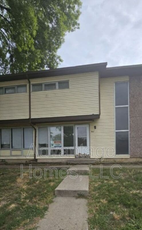 Building Photo - 911 N 70th Terrace