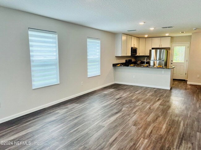 Photo - 575 S Woodlawn St