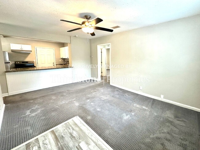 Photo - 2748 Gilmore St