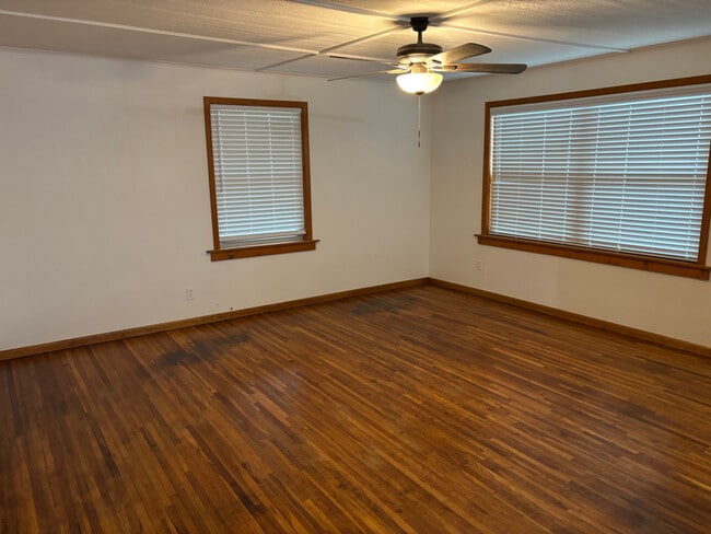 Photo - 9925 Muskrat Rd