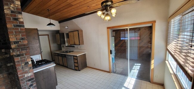 Photo - 2 bed 1.5 bath Downtown Bend - Large Master - Fenced Yard