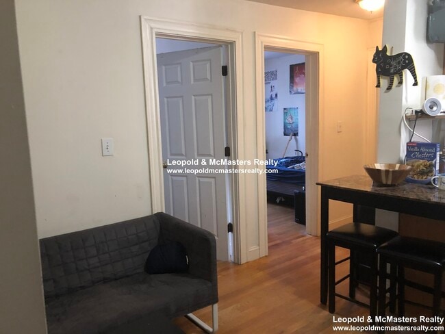 Photo - 70 Peterborough St