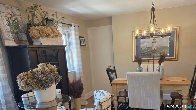 Photo - 84 E Main St