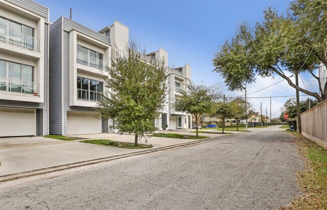 Photo - 3309 Baron St