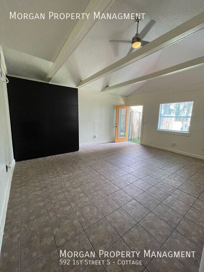 Photo - 592 1st St S Unidad Cottage