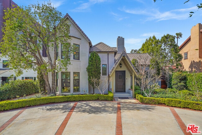 Photo - 665 McCadden Pl Casa