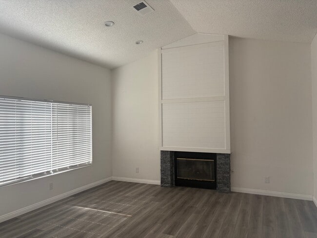 Photo - 44348 27th St W