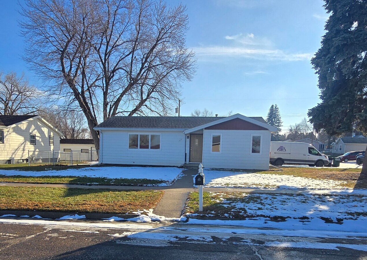 4 Bedroom | 2 Bathroom | 1 car garage | Fully Fenced Yard | Great Location - 4 Bedroom | 2 Bathroom | 1 car garage | Fully Fenced Yard | Great Location