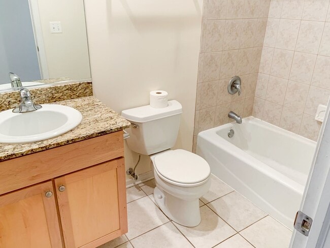 Photo - 2510 N Southport Ave Unit 2510-2