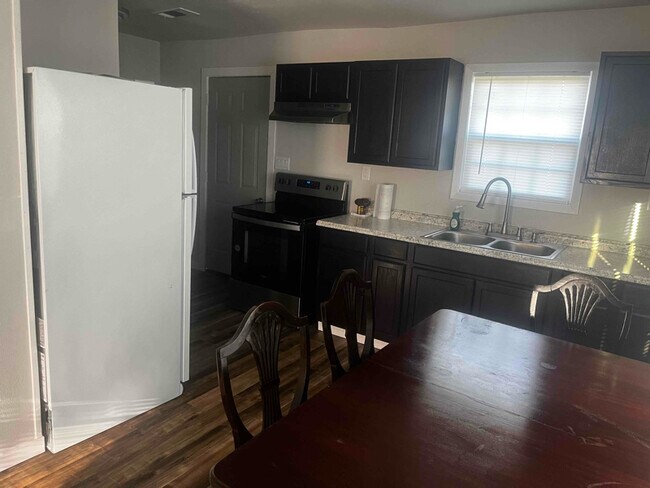 Photo - 1112 Denny St