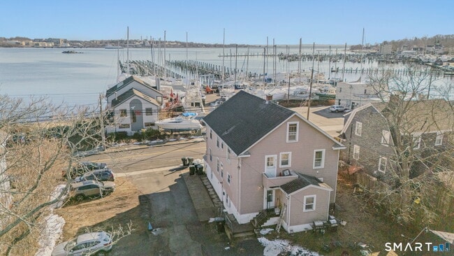 Building Photo - 113 Pequot Ave Unit 3