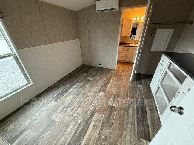 Photo - 7608 Leanne St NE