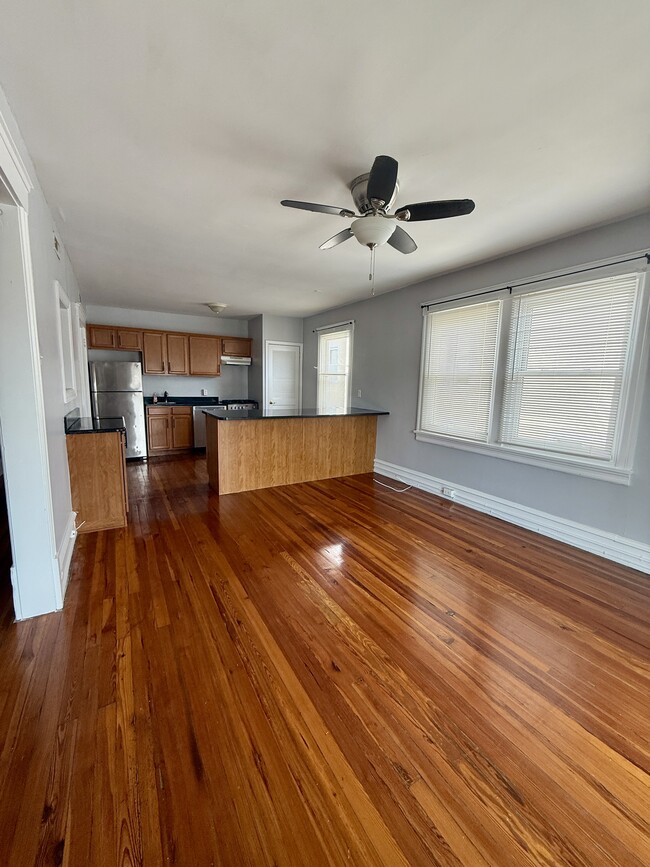 Building Photo - 104 Forrest Ave Unit 3