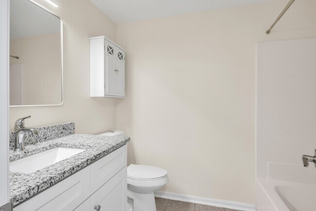 Photo - 2023 W Superior St