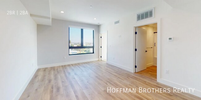 Photo - 4805 Elmwood Ave Unit 103