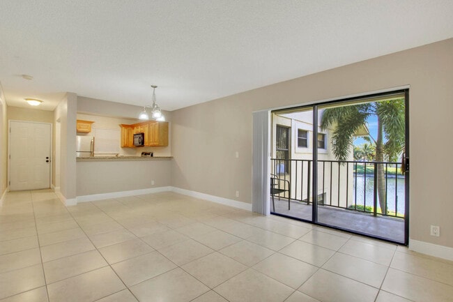Photo - 1524 Lake Crystal Dr Unit H