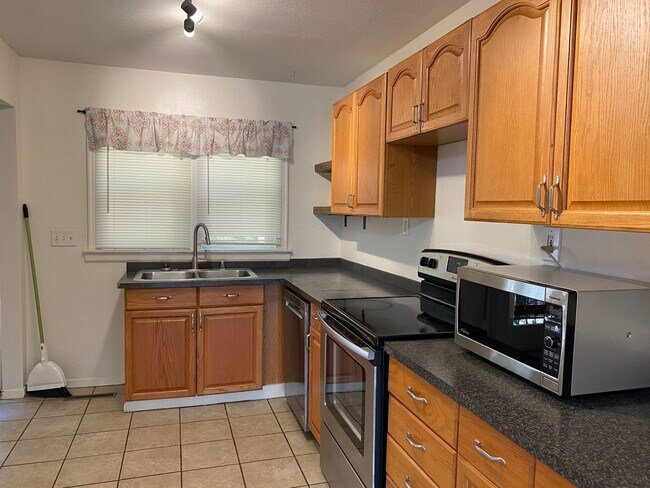 Photo - Beautiful 3 bed/2 bath On South Hill!