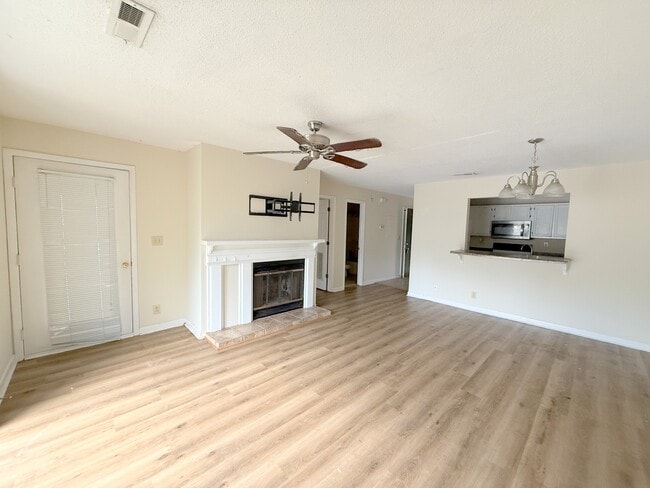 Photo - 4975-4977 7 Pine Cir