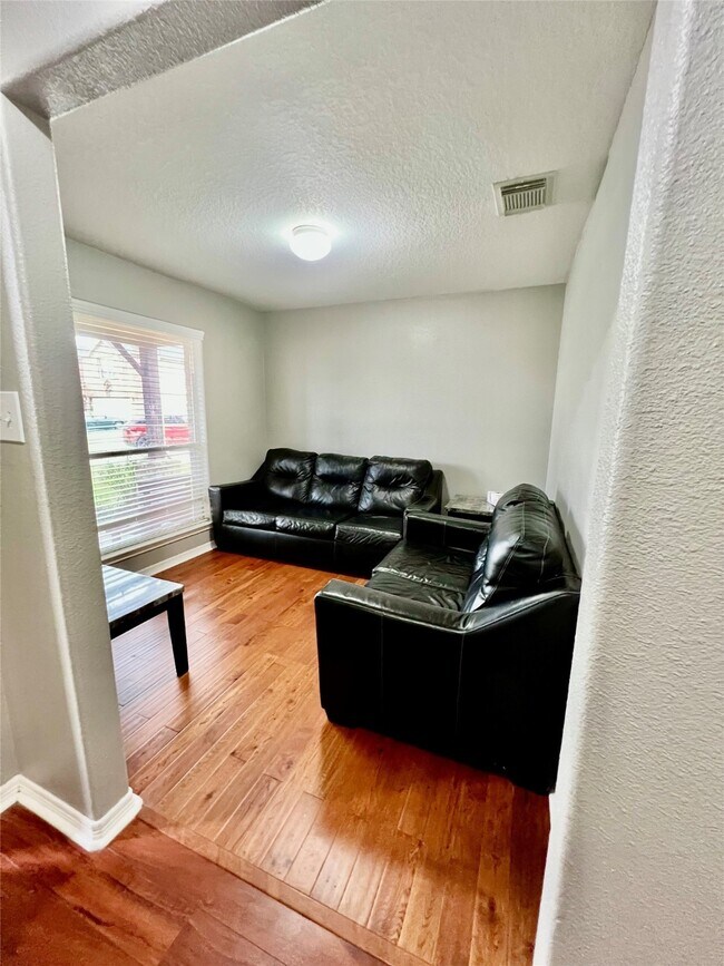 Photo - 9610 Serenata Ct