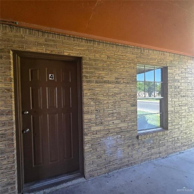 Building Photo - 9 South Dr