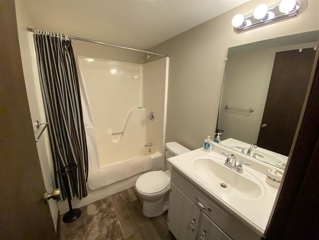 Photo - 2829 Hopkins Dr