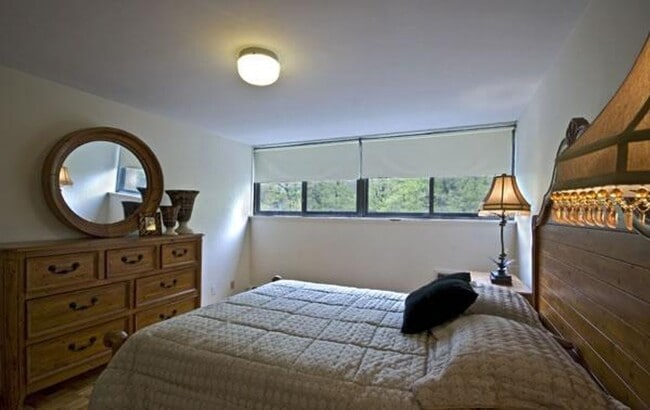 Photo - Charming Unit Near T with Heat and Hot Wat...