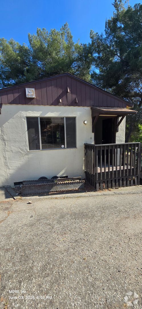 Building Photo - 1 bed 1 bath Rental