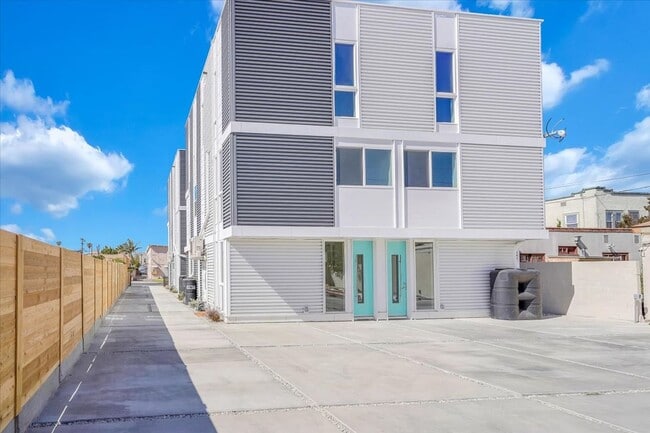 4553 Saturn St Unidad 4551 Saturn Street