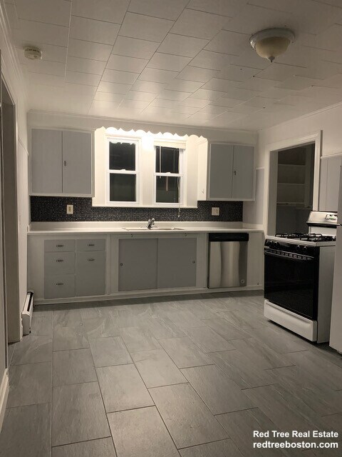 Photo - 547 Broadway