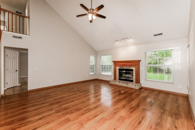 Photo - 401 Creekstone Dr