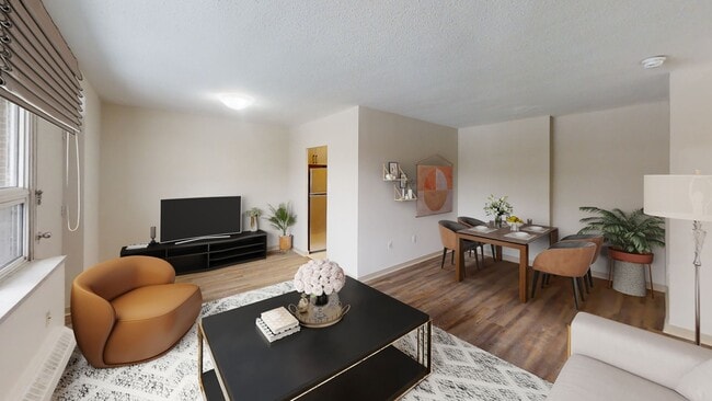 Building Photo - Strathroy Manor