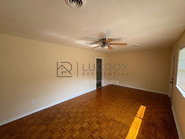 Photo - 577 Dryden Ave
